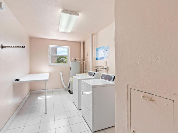 421 NE 14th Ave 302, Hallandale Beach FL 33009