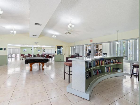 421 NE 14th Ave 302, Hallandale Beach FL 33009