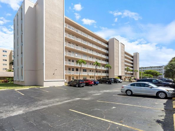 421 NE 14th Ave 302, Hallandale Beach FL 33009