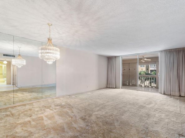 421 NE 14th Ave 302, Hallandale Beach FL 33009
