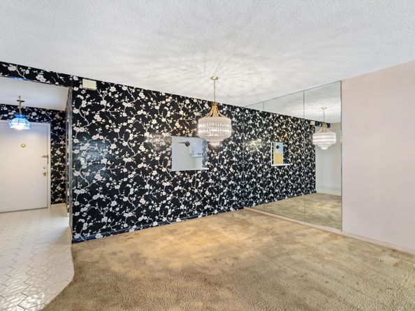 421 NE 14th Ave 302, Hallandale Beach FL 33009
