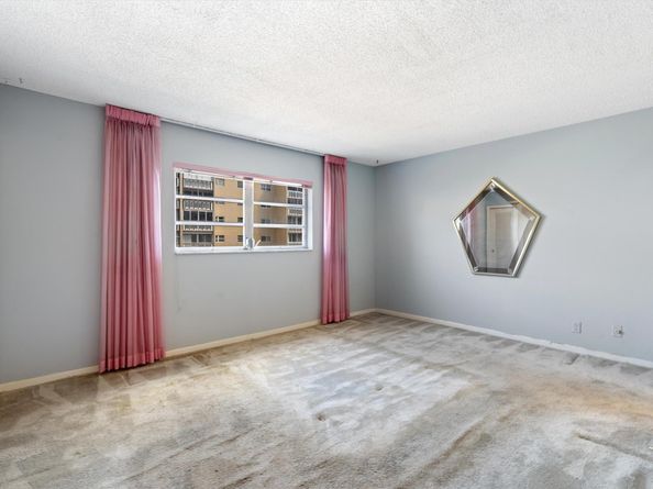 421 NE 14th Ave 302, Hallandale Beach FL 33009