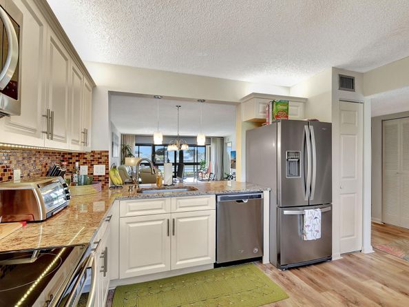 5785 Fairway Park Court 204, Boynton Beach FL 33437