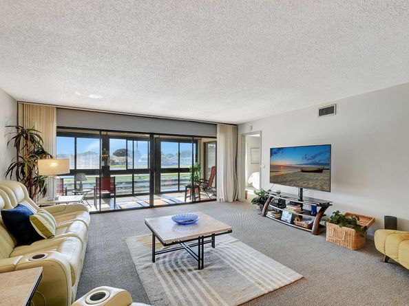 5785 Fairway Park Court 204, Boynton Beach FL 33437
