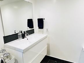 8988 Palm Tree Ln 8988, Hollywood FL 33024
