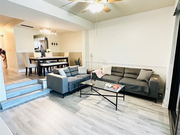 8988 Palm Tree Ln 8988, Hollywood FL 33024
