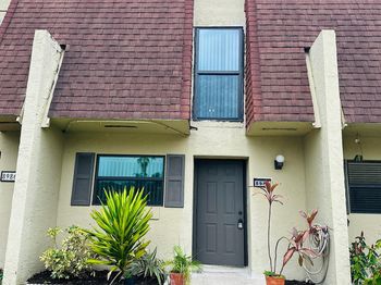 8988 Palm Tree Ln