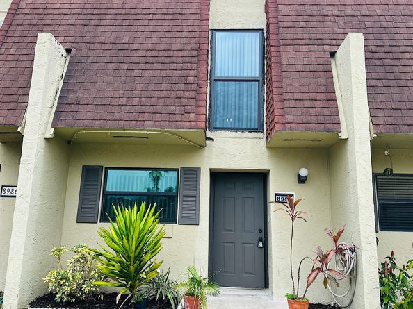 8988 Palm Tree Ln 8988, Hollywood FL 33024