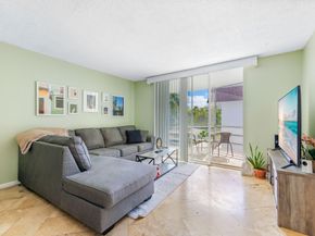400 SE 10th St 317, Deerfield Beach FL 33441