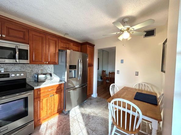 3951 Via Poinciana 412, Lake Worth FL 33467