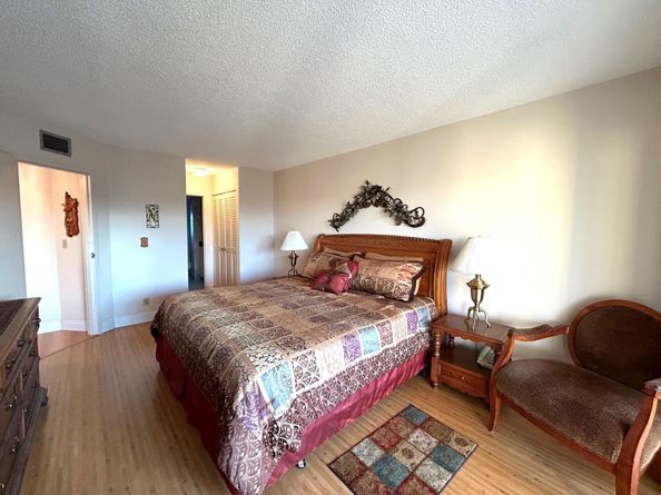 3951 Via Poinciana 412, Lake Worth FL 33467