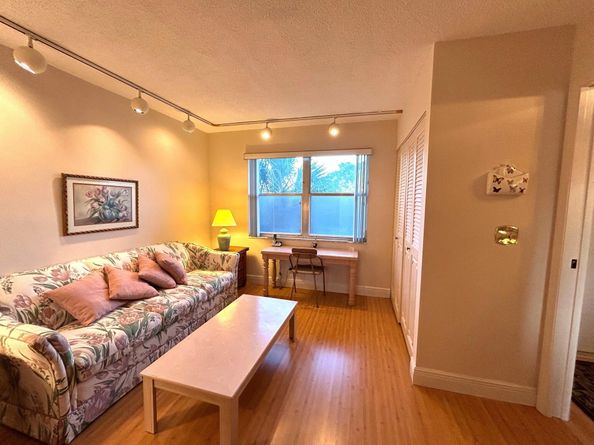 3951 Via Poinciana 412, Lake Worth FL 33467