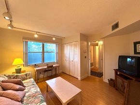 3951 Via Poinciana 412, Lake Worth FL 33467