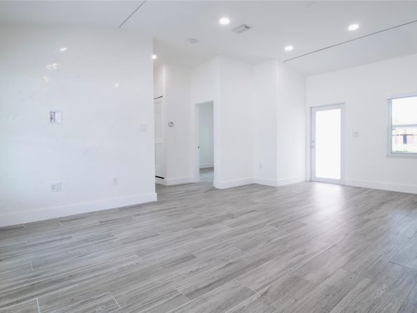 245 SW 20th St, Fort Lauderdale FL 33315