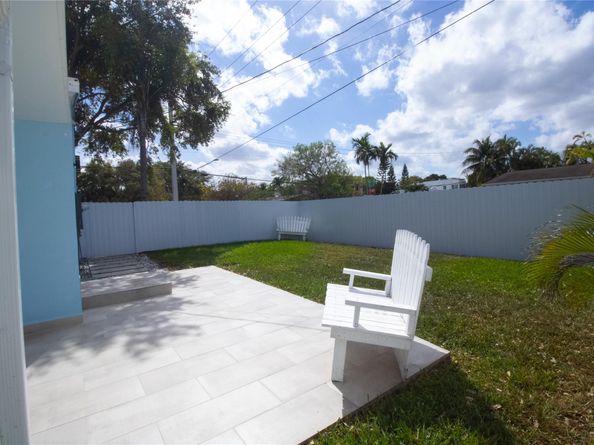 245 SW 20th St, Fort Lauderdale FL 33315