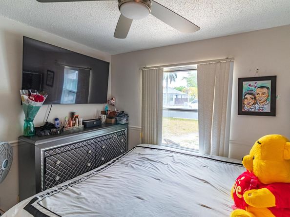 513 El Vedado, West Palm Beach FL 33405