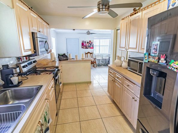 513 El Vedado, West Palm Beach FL 33405