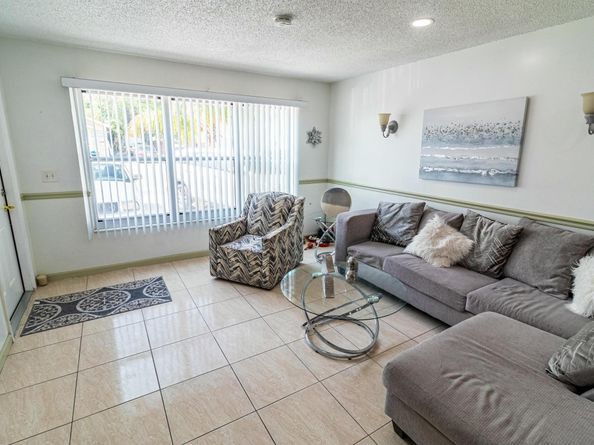 513 El Vedado, West Palm Beach FL 33405