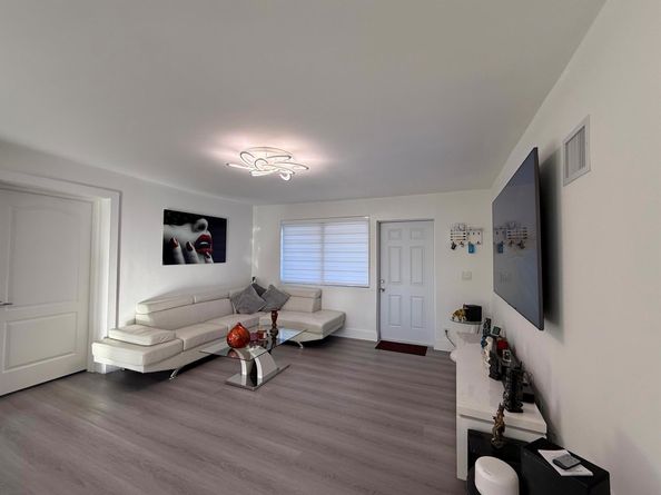 303 NW 28 Way, Fort Lauderdale FL 33311