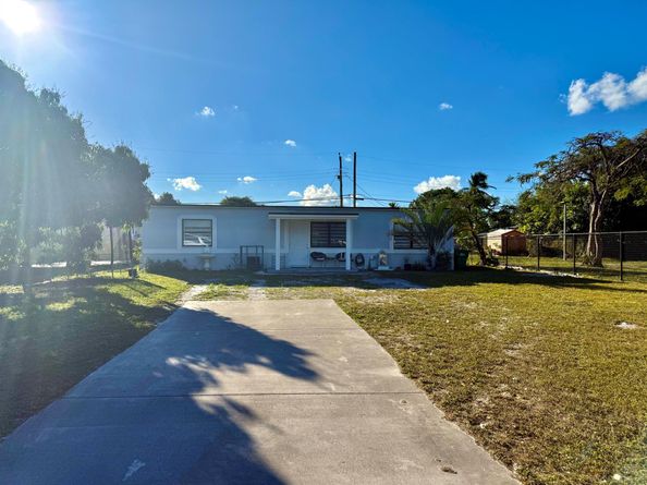 303 NW 28 Way, Fort Lauderdale FL 33311