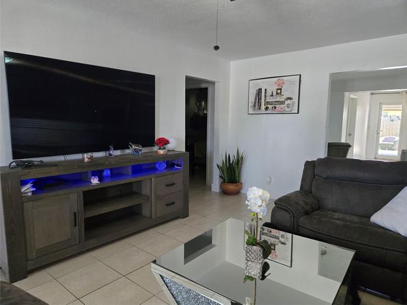 130 SE 10th St, Deerfield Beach FL 33441