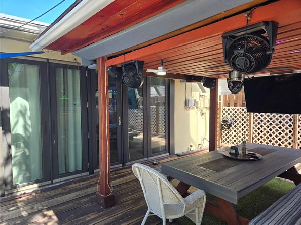130 SE 10th St, Deerfield Beach FL 33441