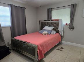 130 SE 10th St, Deerfield Beach FL 33441