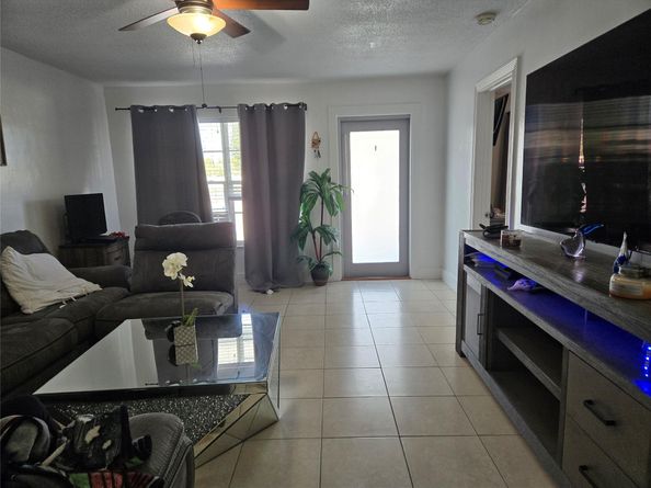 130 SE 10th St, Deerfield Beach FL 33441