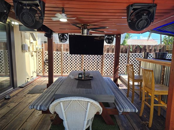 130 SE 10th St, Deerfield Beach FL 33441