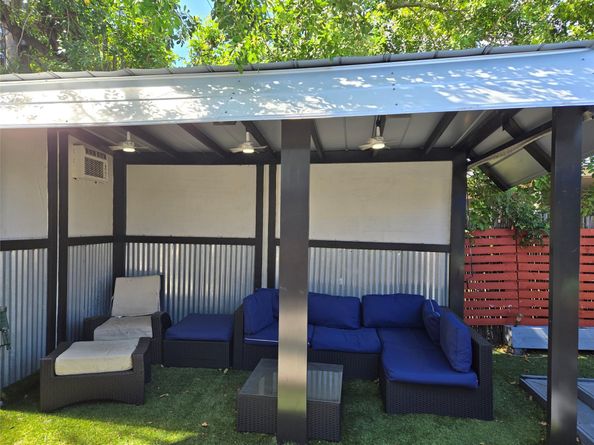 130 SE 10th St, Deerfield Beach FL 33441