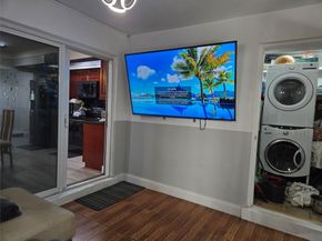 130 SE 10th St, Deerfield Beach FL 33441
