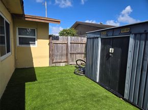 130 SE 10th St, Deerfield Beach FL 33441