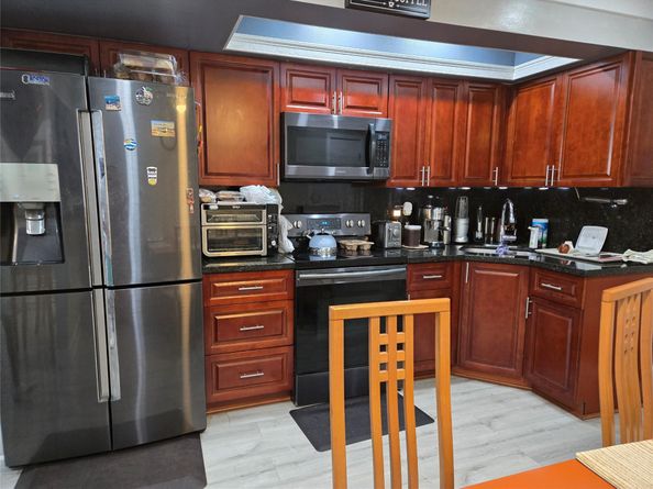 130 SE 10th St, Deerfield Beach FL 33441
