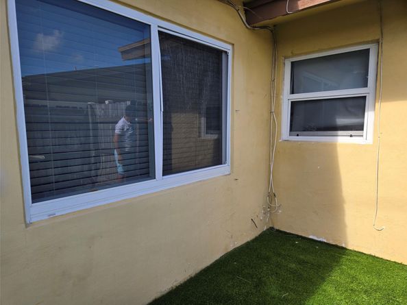 130 SE 10th St, Deerfield Beach FL 33441