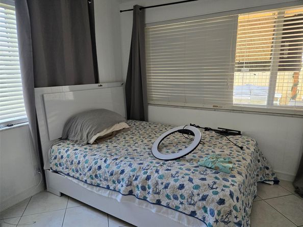 130 SE 10th St, Deerfield Beach FL 33441