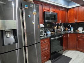 130 SE 10th St, Deerfield Beach FL 33441