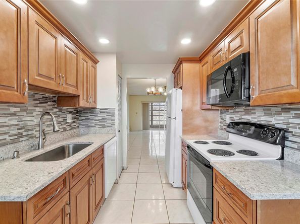 8205 NW 61st St B305, Tamarac FL 33321