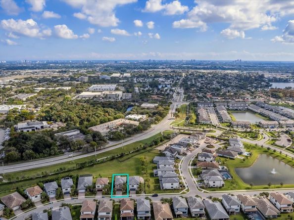 4628 Pinehurst Trl E, Oakland Park FL 33309