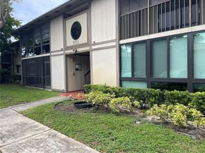 771 NE 199th St 105, Miami FL 33179