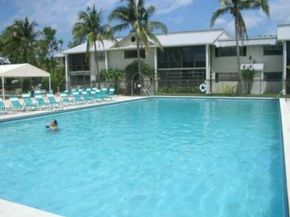 771 NE 199th St 105, Miami FL 33179
