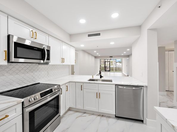 2501 Marina Isle Way 104, Jupiter FL 33477