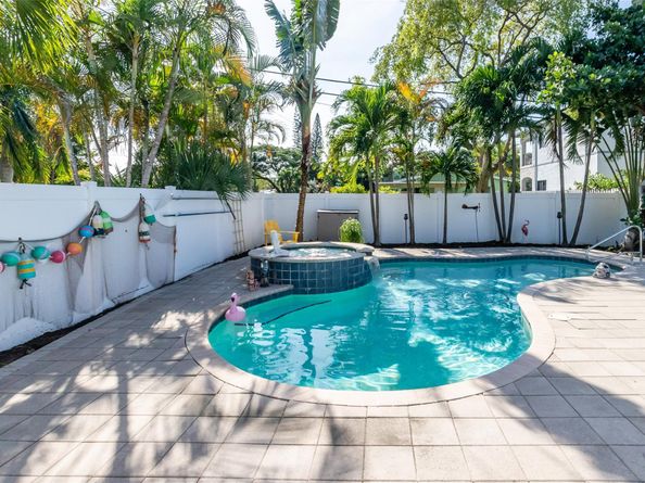 832 NE 16th Pl, Fort Lauderdale FL 33305