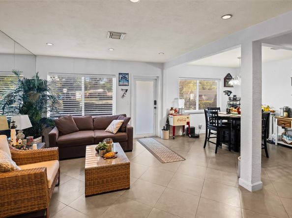832 NE 16th Pl, Fort Lauderdale FL 33305
