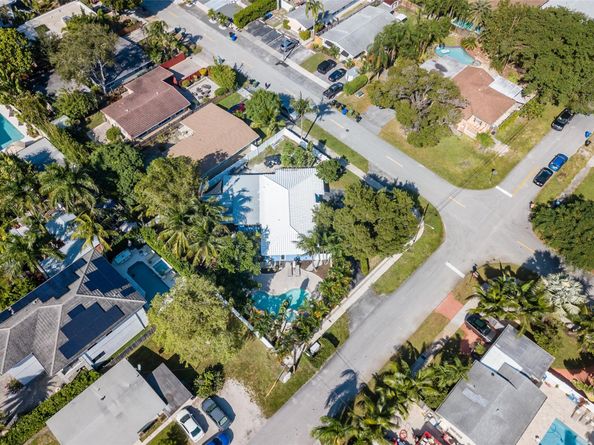 832 NE 16th Pl, Fort Lauderdale FL 33305