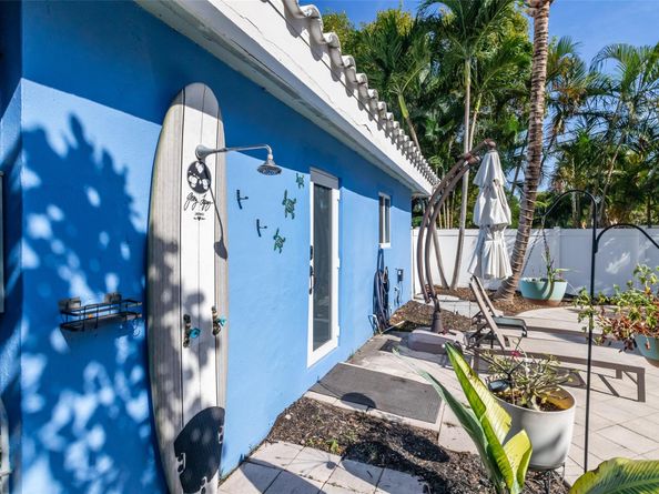 832 NE 16th Pl, Fort Lauderdale FL 33305