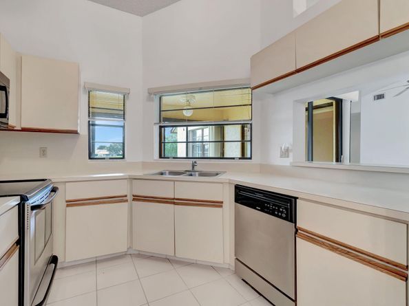 5829 Parkwalk Drive, Boynton Beach FL 33472