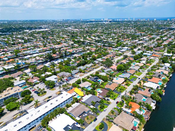 1425 NE 55th St, Fort Lauderdale FL 33334
