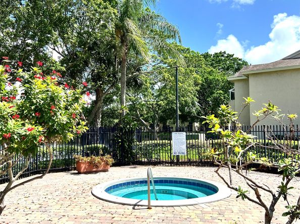 640 Cypress Club Way B12, Deerfield Beach FL 33064