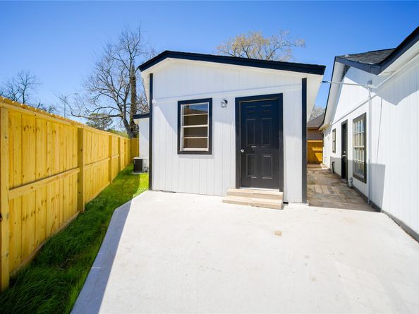 7318 Dahlia Street, Houston TX 77012