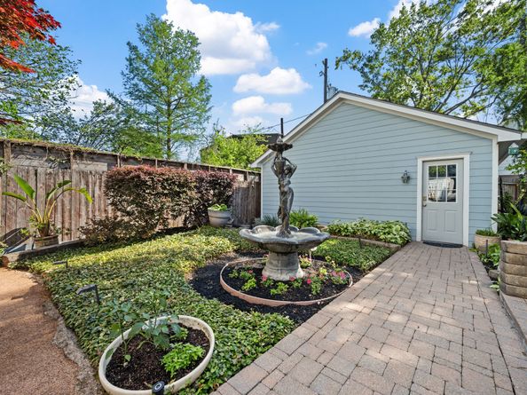 940 Columbia Street, Houston TX 77008